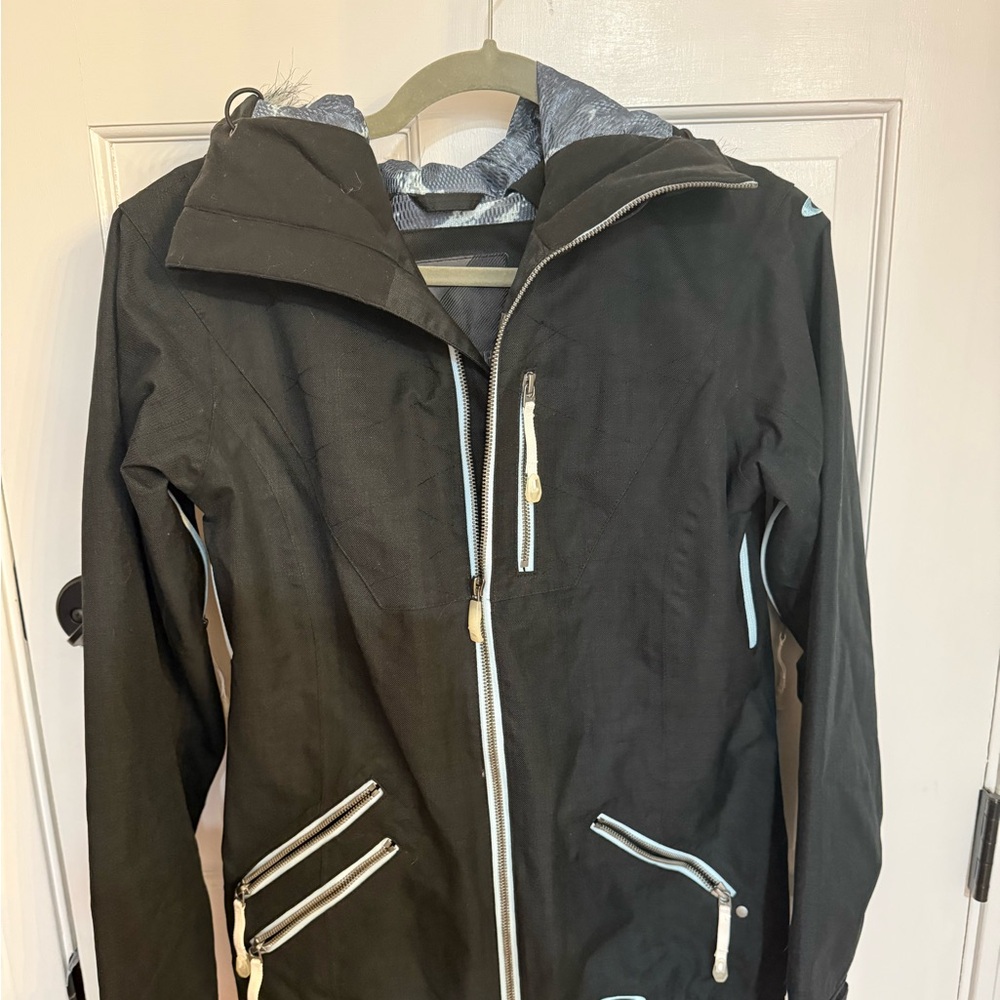 Oakley winter coat - Size XS Women’s. Never been worn!!